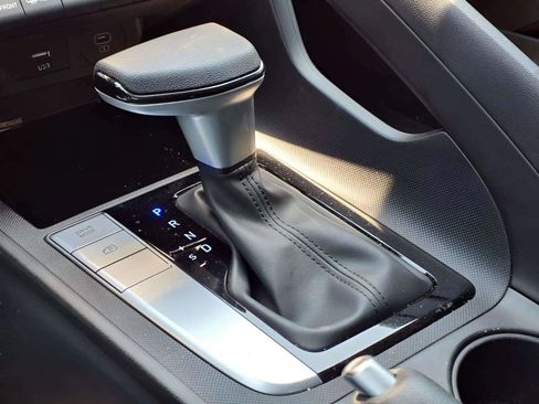 Certified 2024 Hyundai Elantra SEL FWD image 17