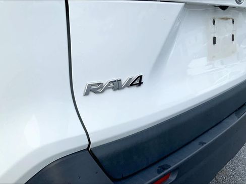 Used 2021 Toyota RAV4 XLE FWD image 30