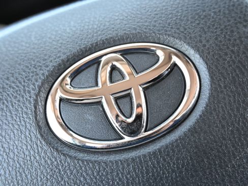 Used 2023 Toyota Camry XSE FWD image 39