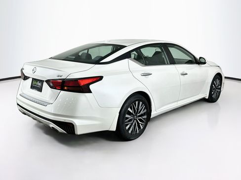 Used 2023 Nissan Altima 2.5 SV w/ SV Premium Package FWD image 9