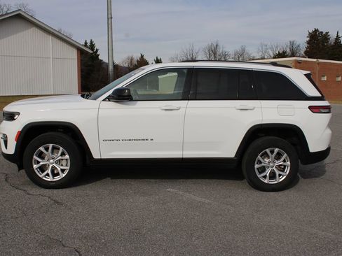 Used 2022 Jeep Grand Cherokee Limited image 6