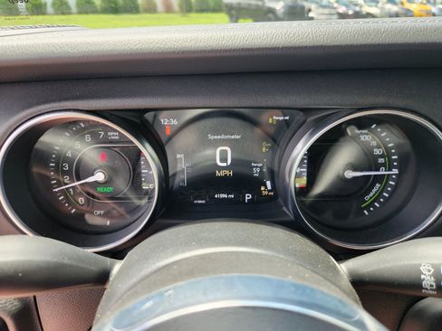 Used 2023 Jeep Wrangler Unlimited Sahara image 28