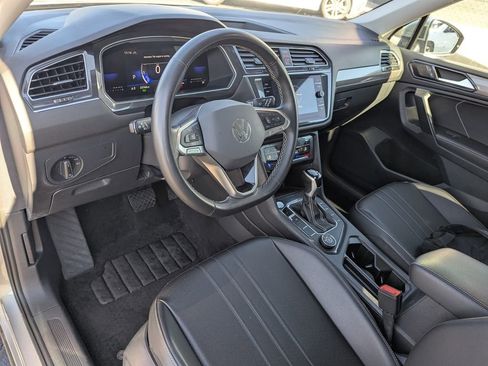 Used 2024 Volkswagen Tiguan SE AWD/4WD image 14