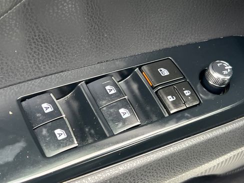 Used 2019 Toyota Camry XLE image 13