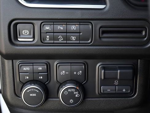 Used 2024 Chevrolet Suburban Z71 w/ Luxury Package image 20