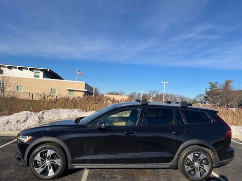 Used 2020 Volvo V60 T5 Cross Country w/ Protection Package Premier image 3