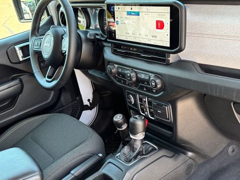 Used 2025 Jeep Wrangler Unlimited Sport AWD/4WD image 9
