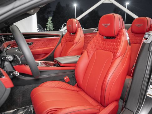 Used 2023 Bentley Continental GT V8 image 21