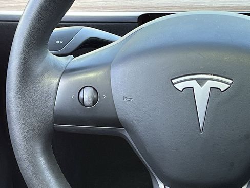 Used 2021 Tesla Model Y Long Range AWD/4WD image 12
