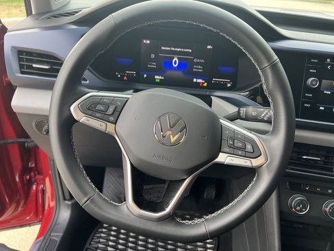 Certified 2022 Volkswagen Taos SE image 14