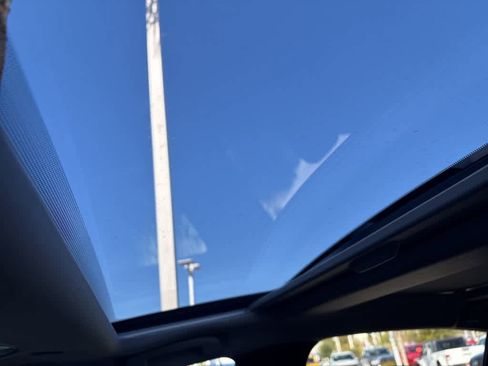 Used 2025 Toyota Prius Plug-In Hybrid image 11