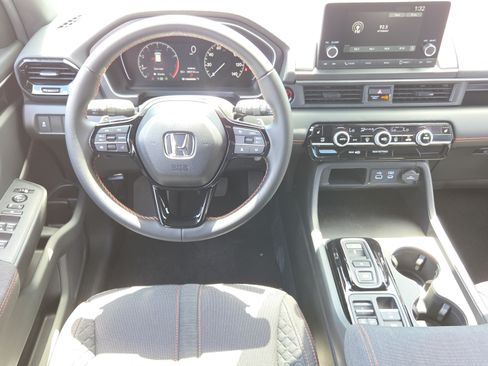Used 2025 Honda Pilot Sport image 11