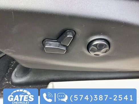 Used 2023 Chrysler Pacifica Touring-L image 17