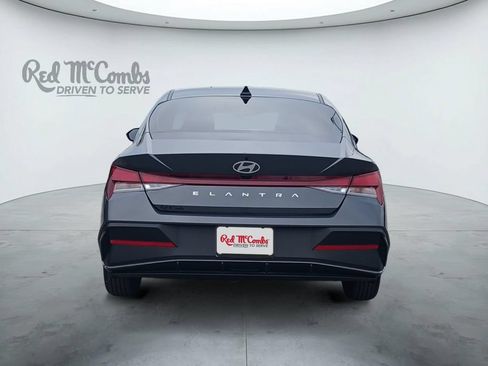 Used 2025 Hyundai Elantra SE FWD image 4