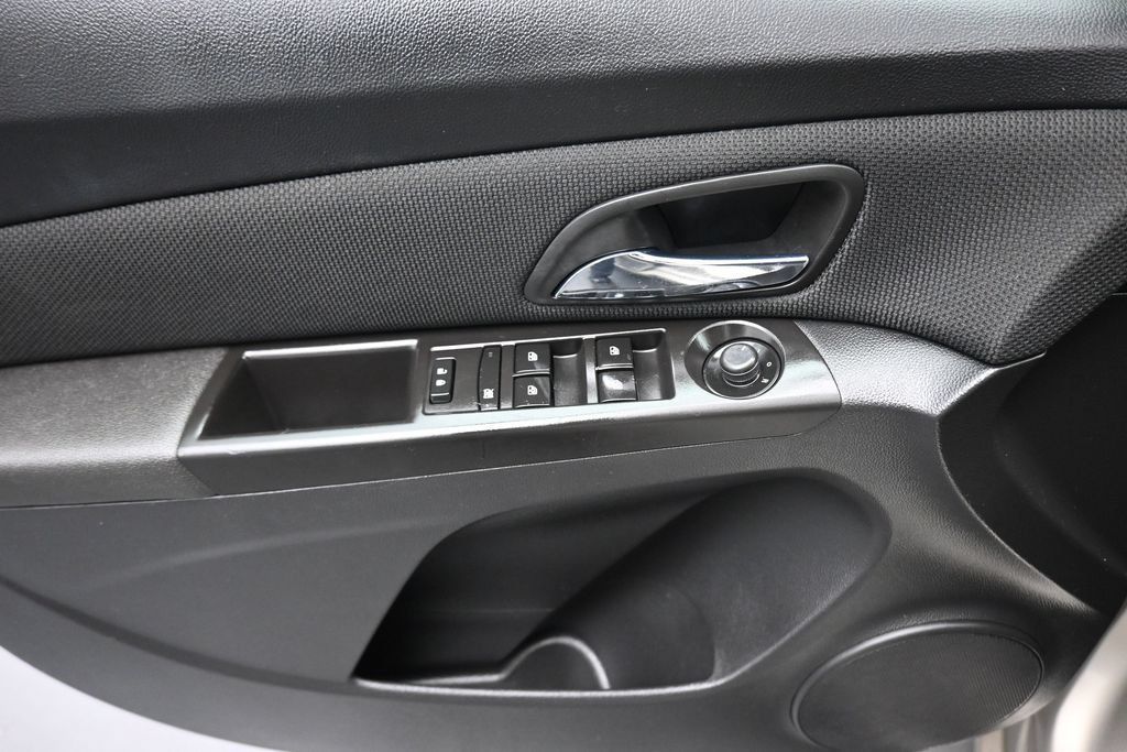 Used 2016 Chevrolet Cruze LT w/ Enhanced Safety Package FWD image 10