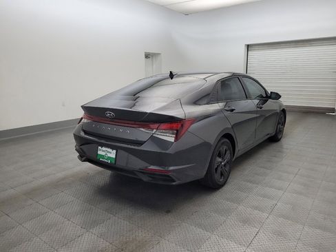 Used 2022 Hyundai Elantra SEL w/ Convenience Package FWD image 9