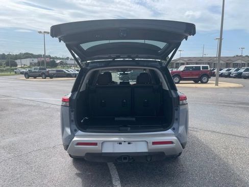 Used 2025 Nissan Pathfinder Platinum FWD image 8