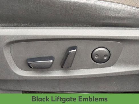 Used 2023 Nissan Pathfinder SL w/ Black Appearance Package image 18