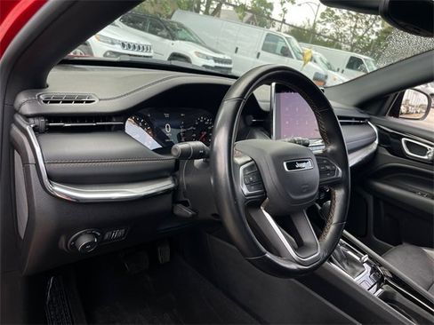 Used 2022 Jeep Compass Limited image 9