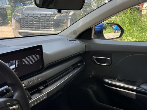 Used 2025 Kia K4 FWD image 33