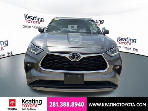 Certified 2025 Toyota Highlander Platinum AWD/4WD image 2