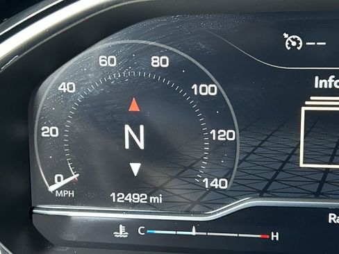 Used 2025 GMC Sierra 1500 SLE image 12