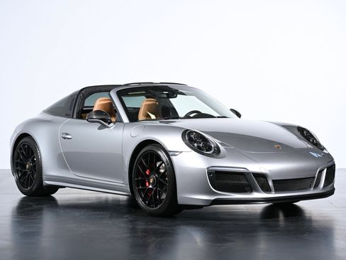 Used 2019 Porsche 911 Targa 4 GTS AWD/4WD image 9