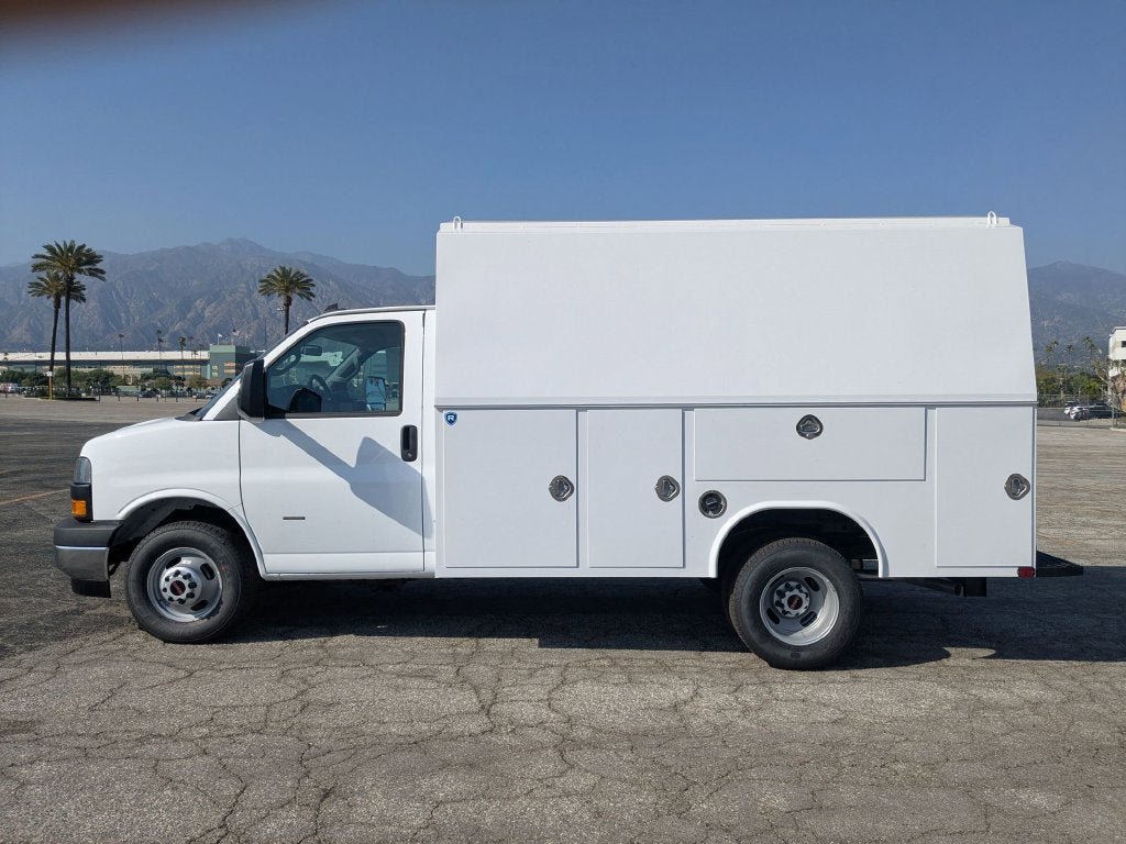 New 2026 GMC Savana 3500 w/ Power Convenience Package RWD image 9