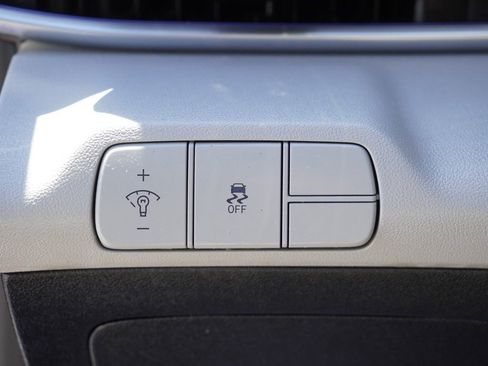 Used 2024 Hyundai Elantra Limited FWD image 13