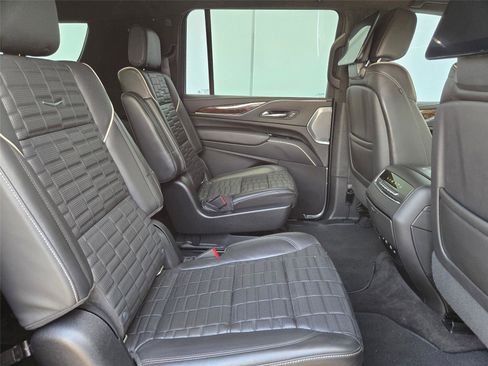 Used 2022 Cadillac Escalade ESV Sport Platinum AWD/4WD image 31