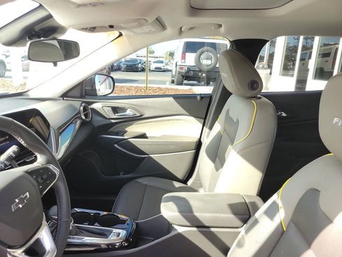 Used 2024 Chevrolet Trax ACTIV w/ Sunroof Package image 17