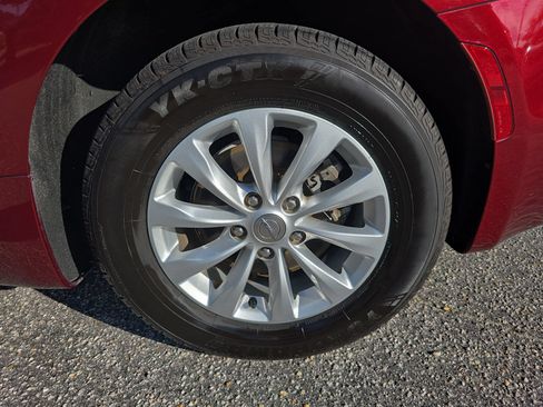 Used 2019 Chrysler Pacifica Touring-L w/ Advanced Safetytec Group FWD image 33