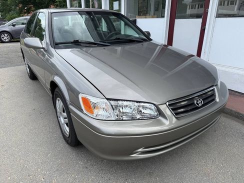 Used 2001 Toyota Camry LE FWD image 2
