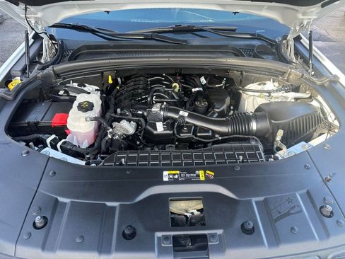 Used 2023 Jeep Grand Cherokee L Laredo image 38