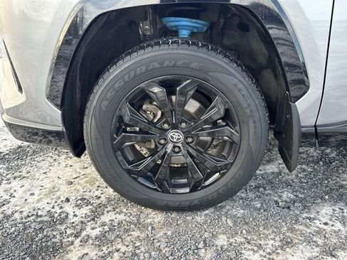 Used 2022 Toyota RAV4 SE w/ Convenience Package image 33