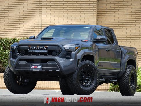 Used 2025 Toyota Tacoma TRD Sport AWD/4WD image 8