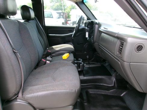 Used 2007 Chevrolet Silverado 2500 W/T w/ Skid Plate Package AWD/4WD image 22