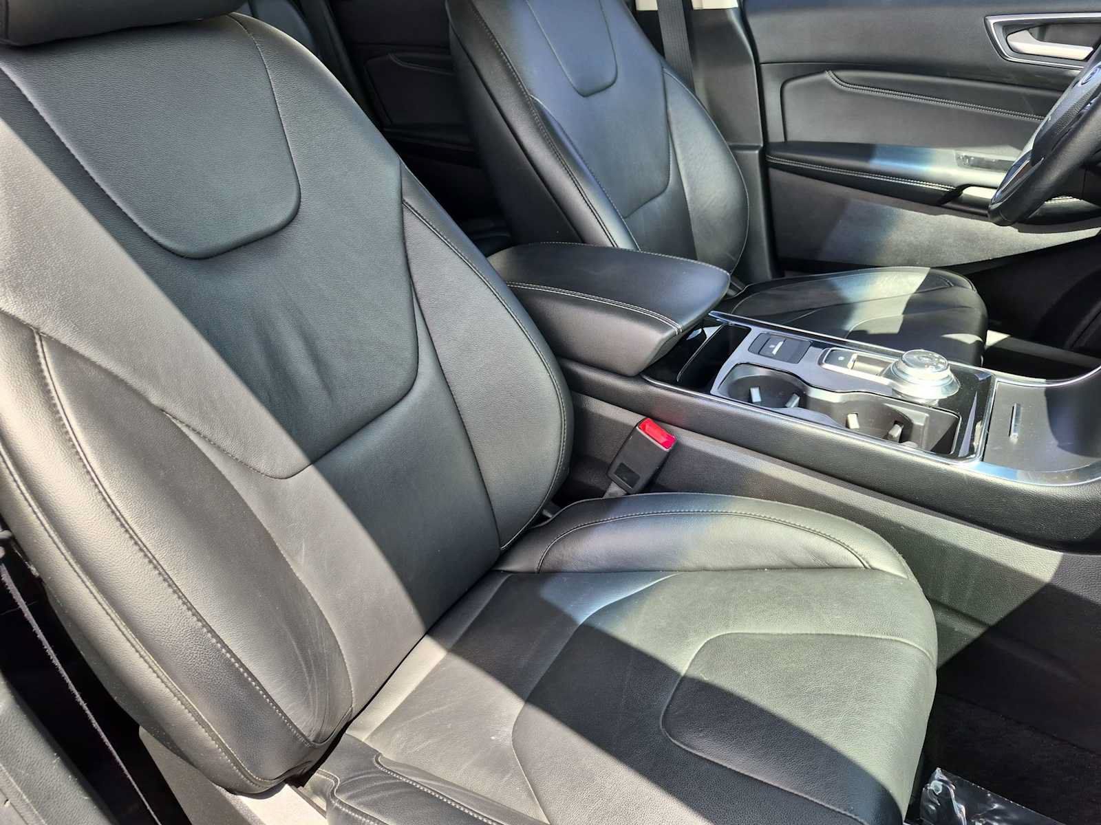 Used 2019 Ford Edge Titanium FWD image 21