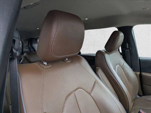 Used 2018 Chrysler Pacifica Limited w/ Advanced Safetytec Group image 19