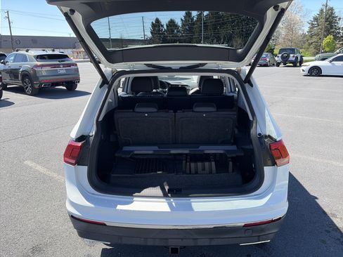 Used 2018 Volkswagen Tiguan SEL w/ 3rd Row Seat Package image 27