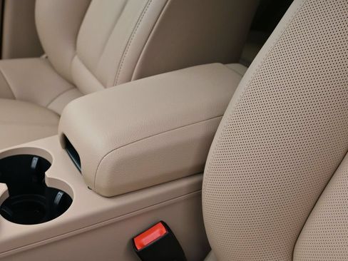 Certified 2026 Porsche Macan AWD/4WD image 21
