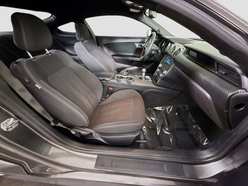 Used 2018 Ford Mustang Coupe RWD image 34
