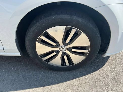 Used 2016 Volkswagen e-Golf SE w/ DC Fast Charging Package FWD image 5