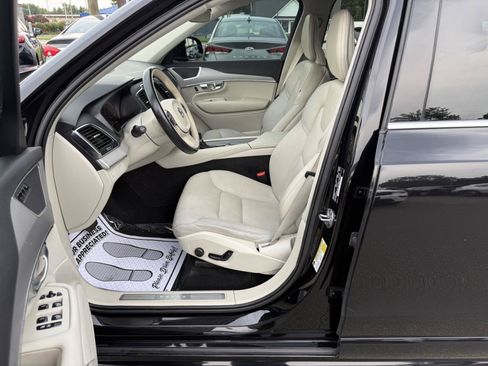 Used 2022 Volvo XC90 T5 Momentum AWD/4WD image 9