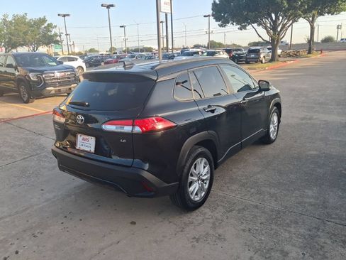 Used 2025 Toyota Corolla Cross LE FWD image 7