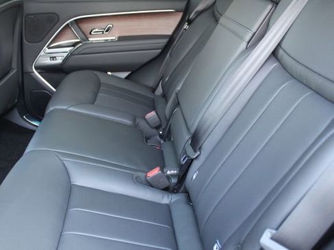 New 2026 Land Rover Range Rover SE image 4