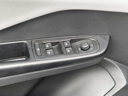Used 2023 Volkswagen Taos SE w/ Panoramic Sunroof Package AWD/4WD image 16