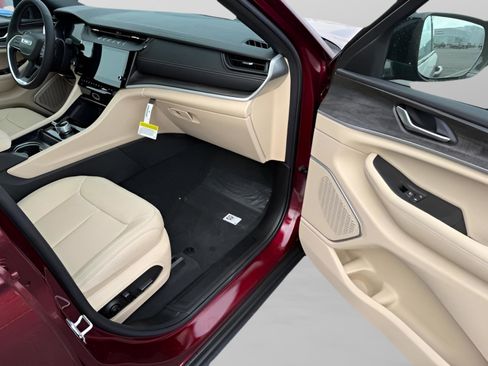 New 2026 Jeep Grand Cherokee Limited AWD/4WD image 17