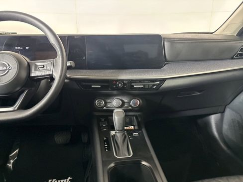 Used 2025 Nissan Kicks SV image 20