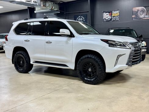 Used 2016 Lexus LX 570 4WD w/ Luxury Package image 7